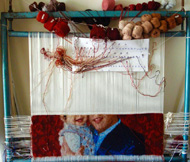 تابلو فرش دستباف سفارشی ، عکس تصویر پدر و کودک در حال بافت